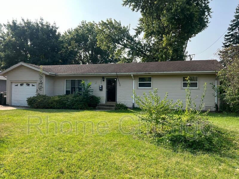 Carol Stream House: 564 Chippewa Trail