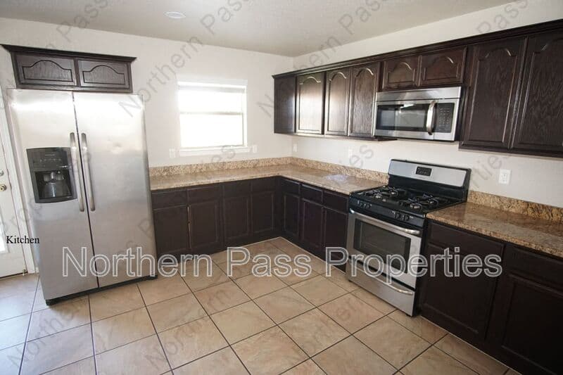 El Paso House: 14681 Boer Trail