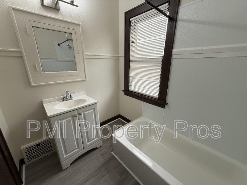 Milwaukee Condo: 2532 N 37th St