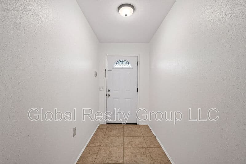 Live Oak House: 7713 Narrow Pass St