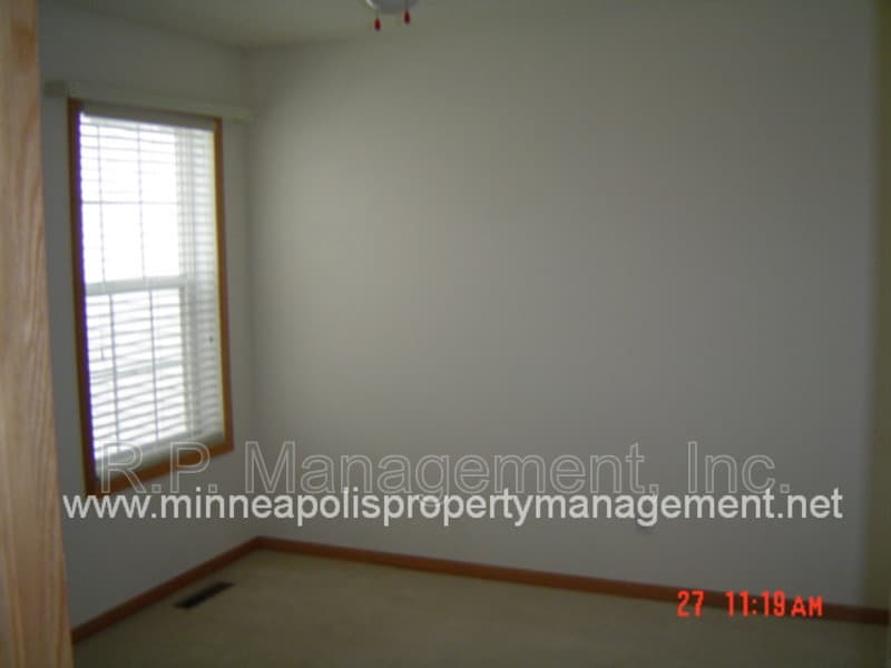 Apple Valley Townhome: 15220 Florist Cir