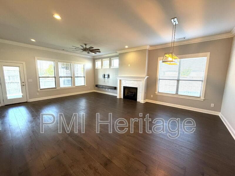 Bentonville House: 2700 Southwest Nottingham Avenue
