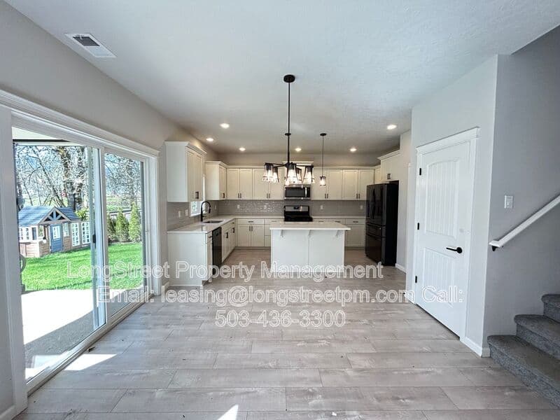 Adair Village House: 7237 SE Berg Dr