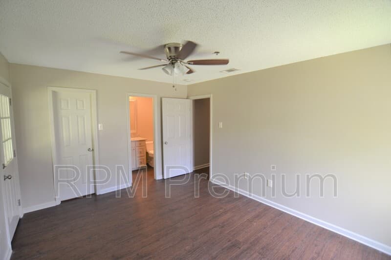 Baton Rouge House: 14835 Central Woods Ave.