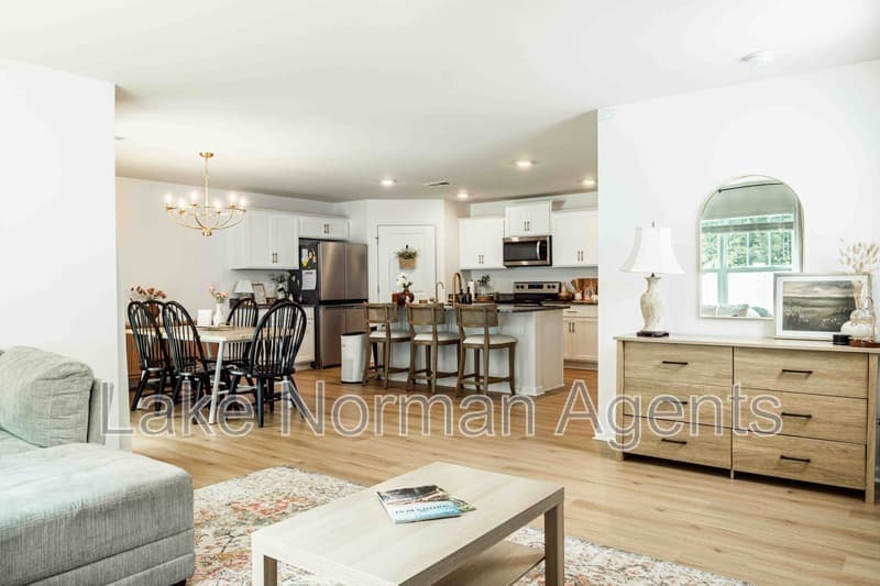 Sherrills Ford House: 2880 Sherrills Stream