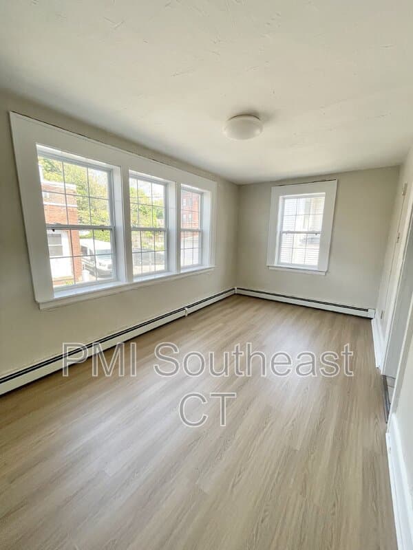 New London Condo: 92 Truman St