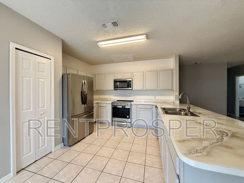 Kissimmee House: 677 Elbridge Dr