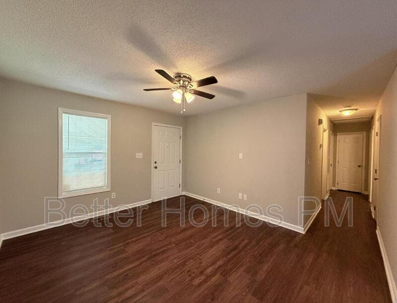 Knightdale House: 5716 Woof Place
