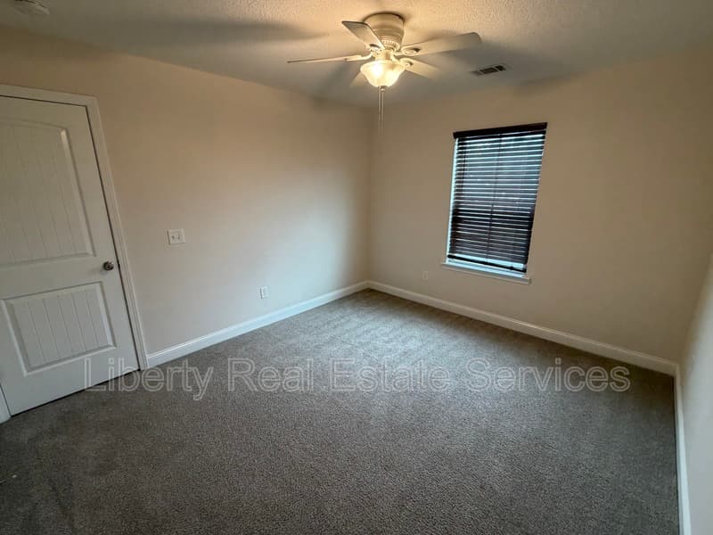 Hinesville House: 224 Whipple Ave