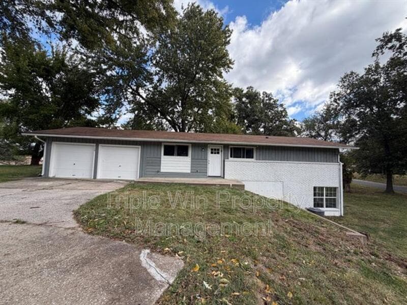 Saint Charles House: 710 Jungs Station Rd