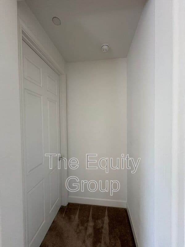 Visalia House: 3215 S Meadowbrook St