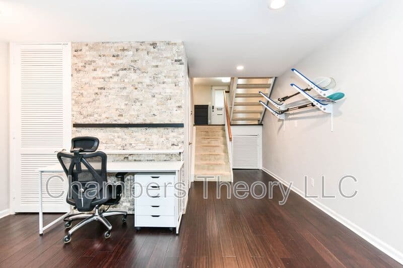 Reston House: 11475 Washington Plz W
