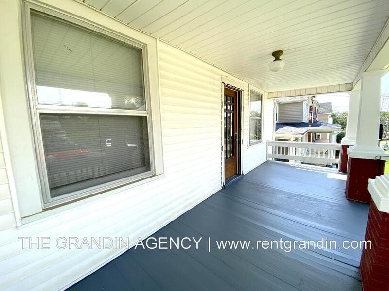 Roanoke House: 1129 Stewart Ave SE