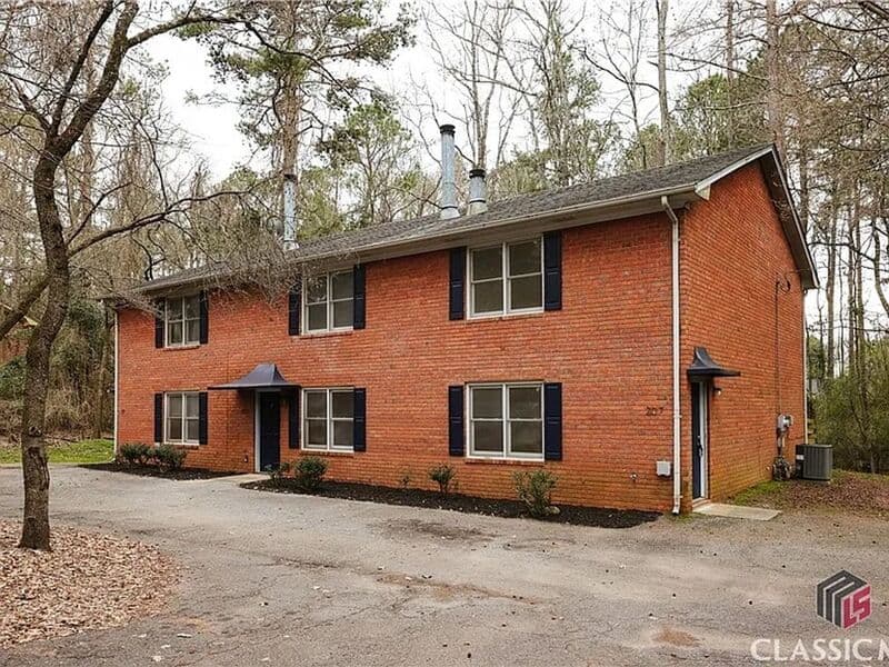 Athens House: 209 Highland Park Dr