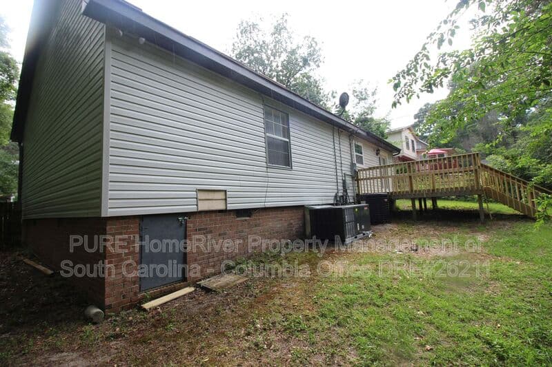 West Columbia House: 403 Charwood Ln