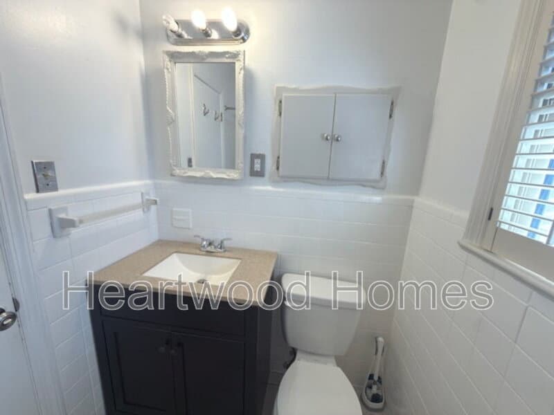 Columbia House: 1213 Deerwood Street