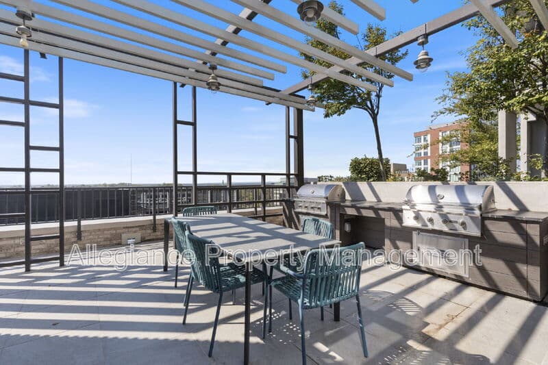 Mclean House: 1650 Silver Hill Dr