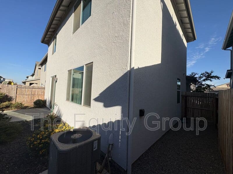 Visalia House: 1005 West Sedona Ave