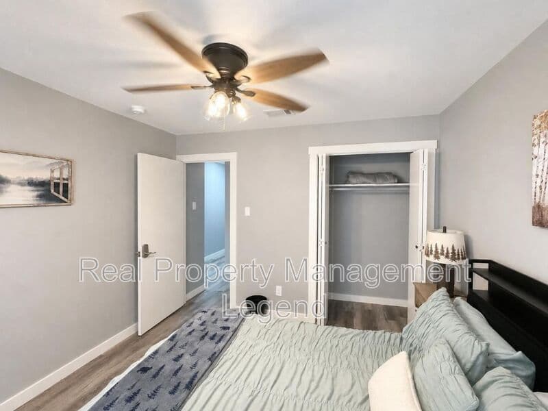 Carrollton House: 2930 Furneaux Ln
