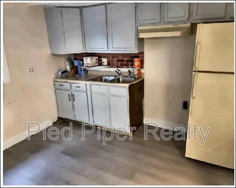 Freeport Condo: 411 1/2 S State Ave