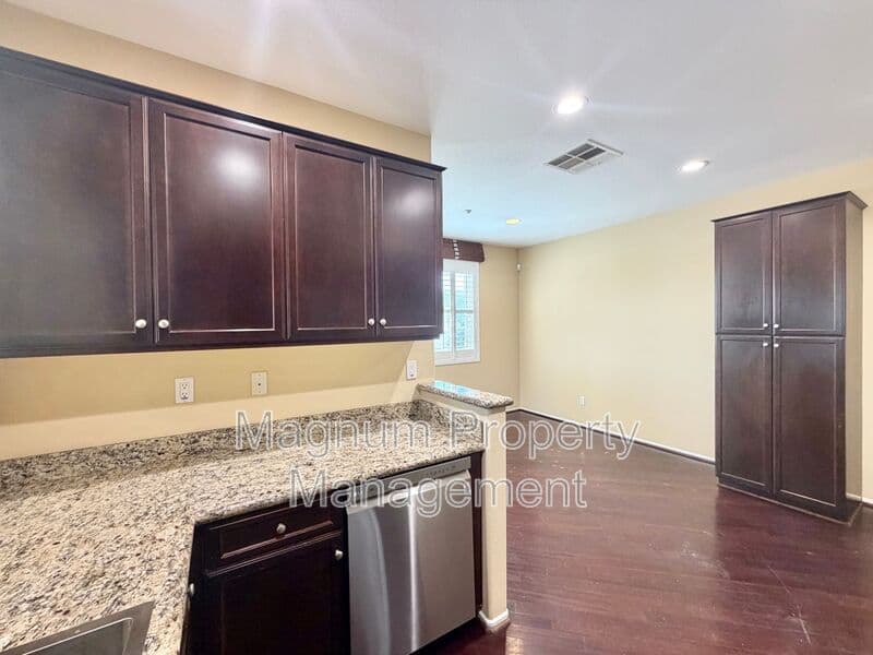Murrieta House: 35792 Hazelhurst St