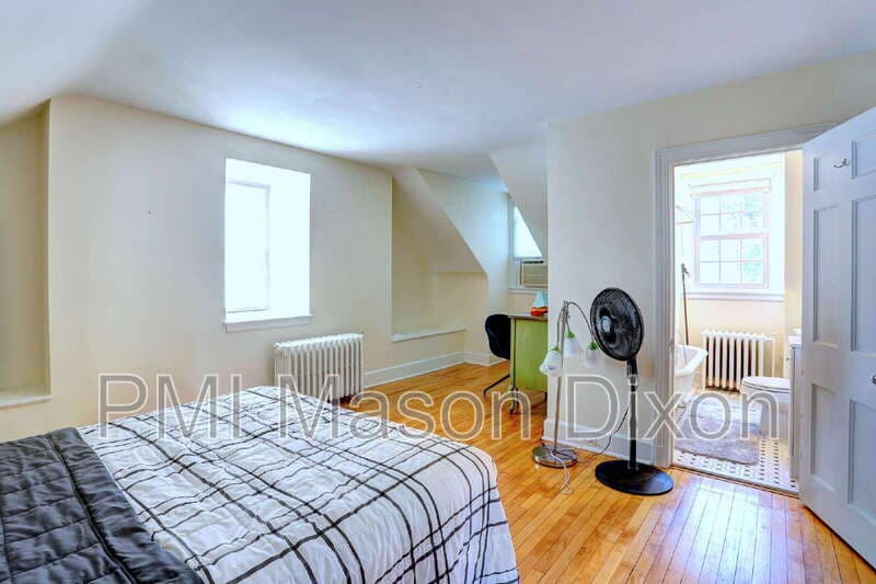 Baltimore House: 5304 Springlake Way