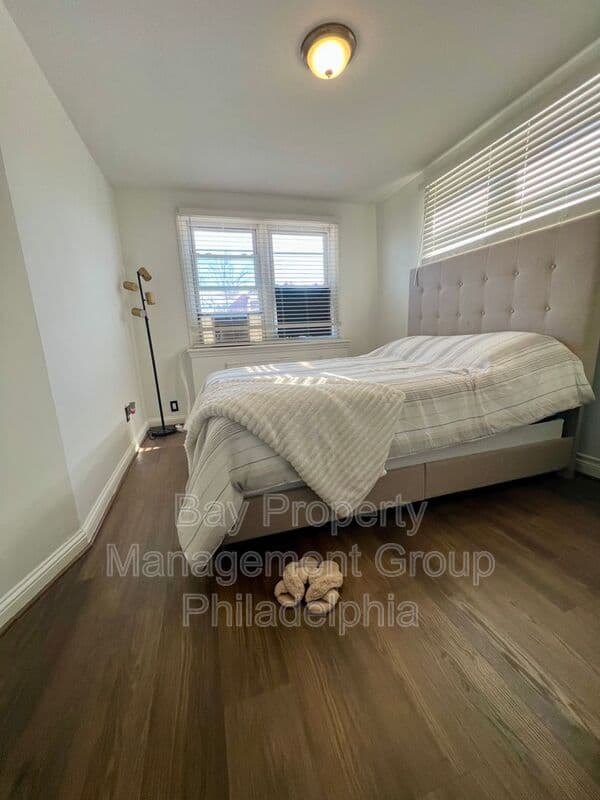 Lansdowne House: 317 Barker Ave