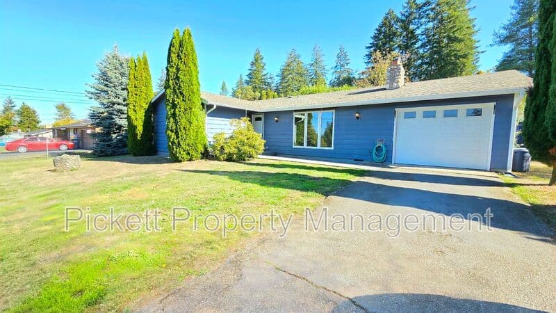 Port Orchard House: 2977 Hoover Ave SE