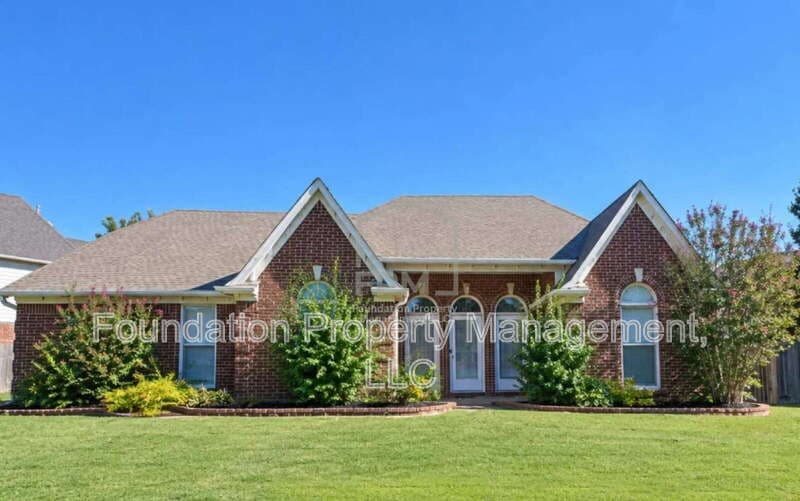 Cordova House: 1270 Hidden Ridge Ln