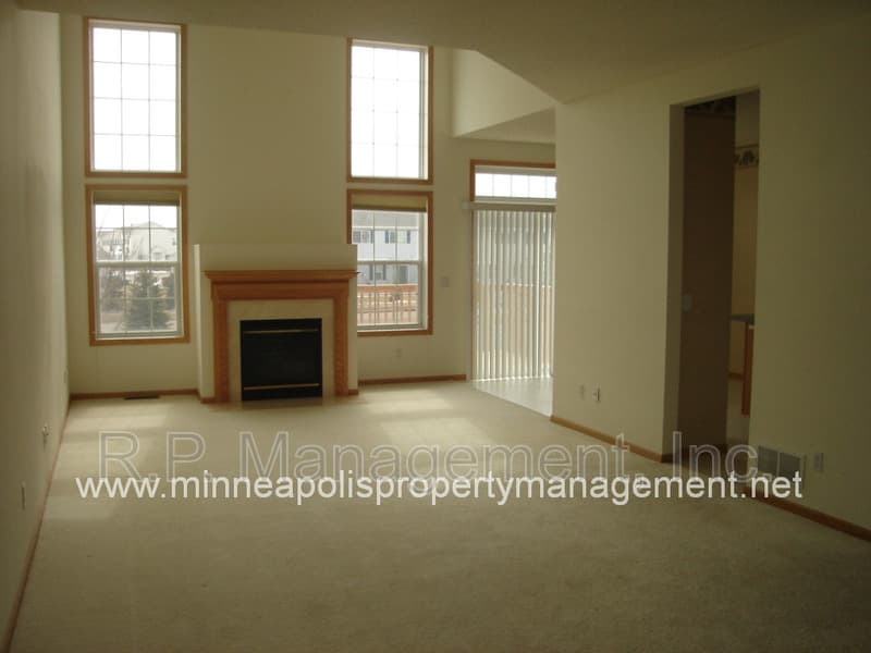 Apple Valley Townhome: 15220 Florist Cir