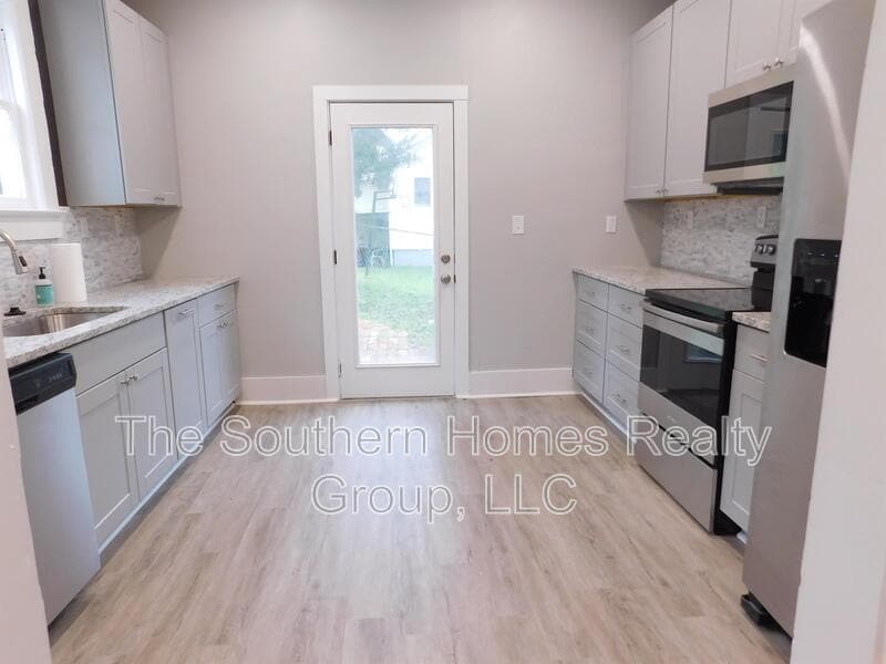 Athens House: 309 Glendale Avenue