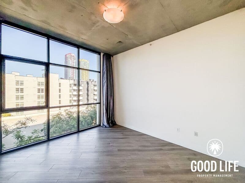 San Diego Condo: 527 10th Ave