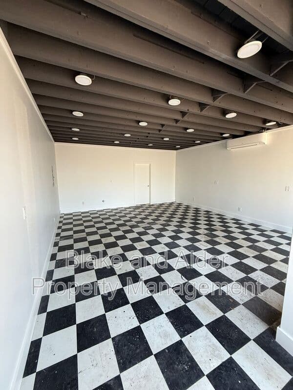 Portland House: 3552 NE SANDY BLVD