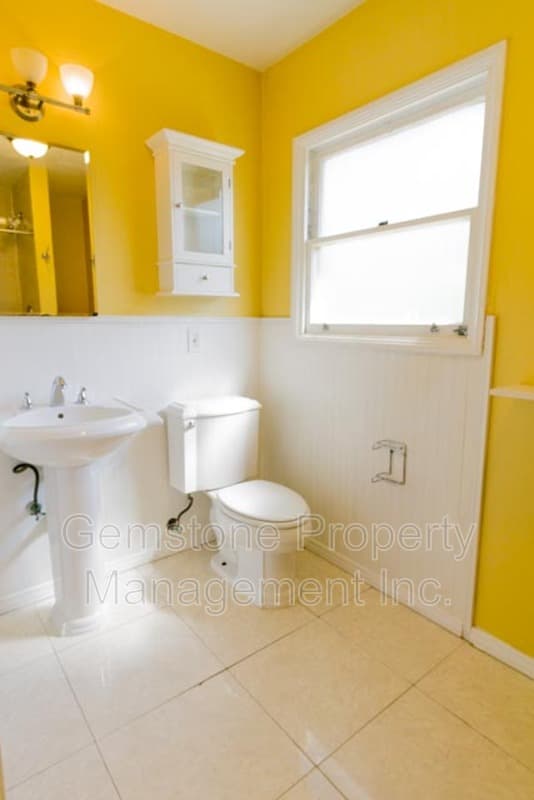 San Diego House: 4947 63rd St