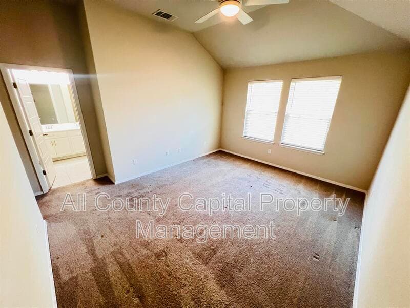 Georgetown House: 201 Oakstone Dr