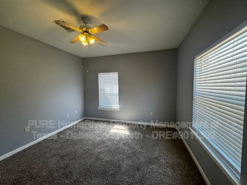 Grapevine Apartment: 400 Glade Road