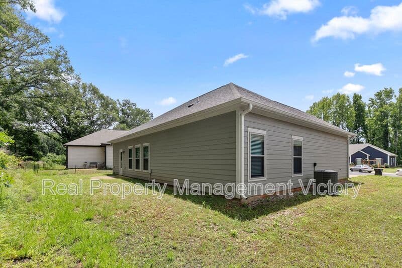 Clanton House: 275 Avalon Way