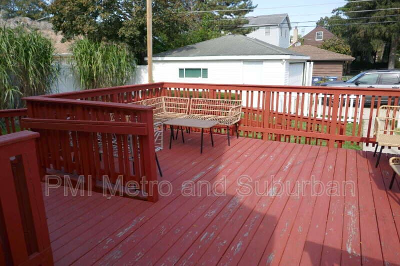 Des Plaines House: 984 Woodlawn Avenue