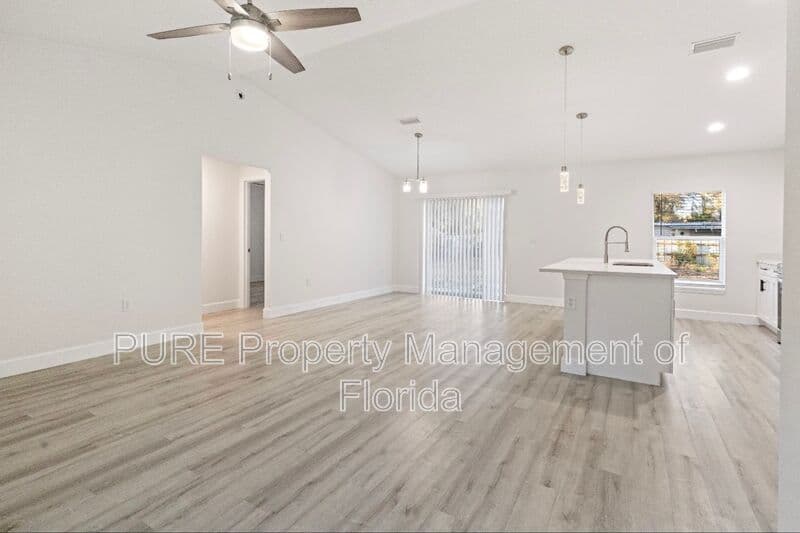 Ocala House: 11165 NW 7th Street