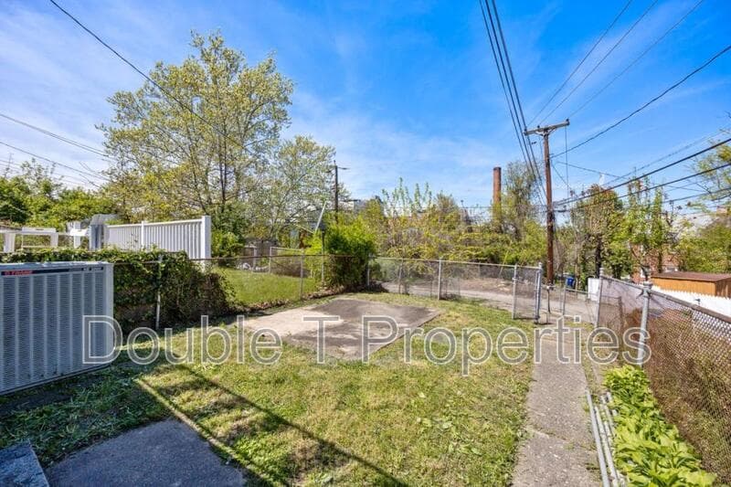 Baltimore Townhome: 2400 W Garrison Ave