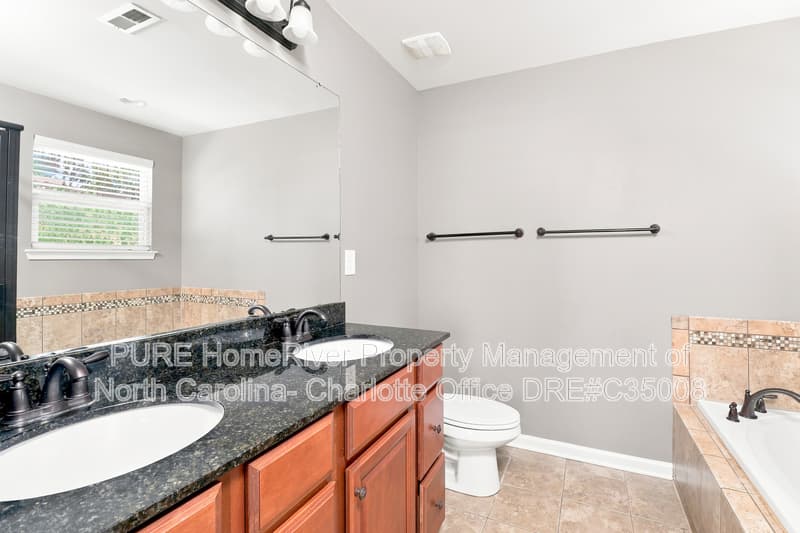Waxhaw House: 3007 Fallondale Rd