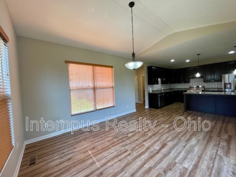 Sunbury House: 7311 Blackwell Dr