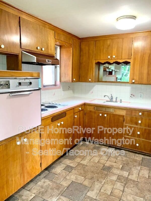 Seattle Condo: 2253 E Roanoke St