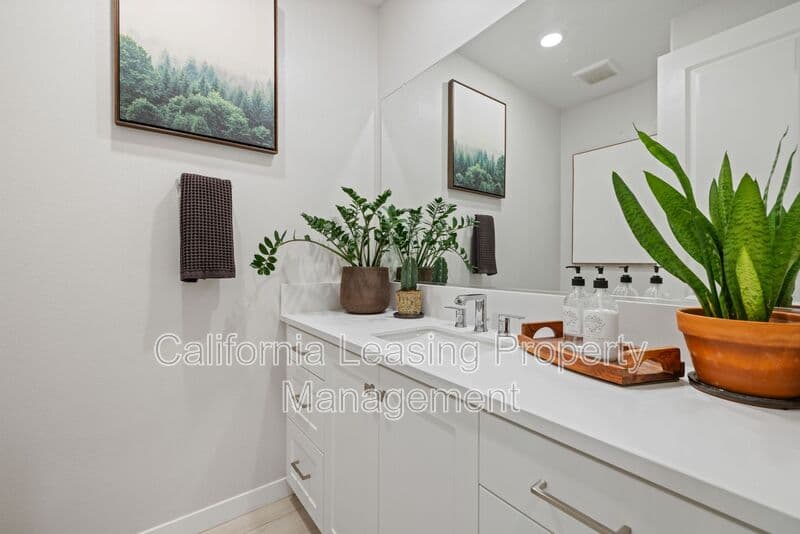 Valencia House: 27233 Red Willow Court