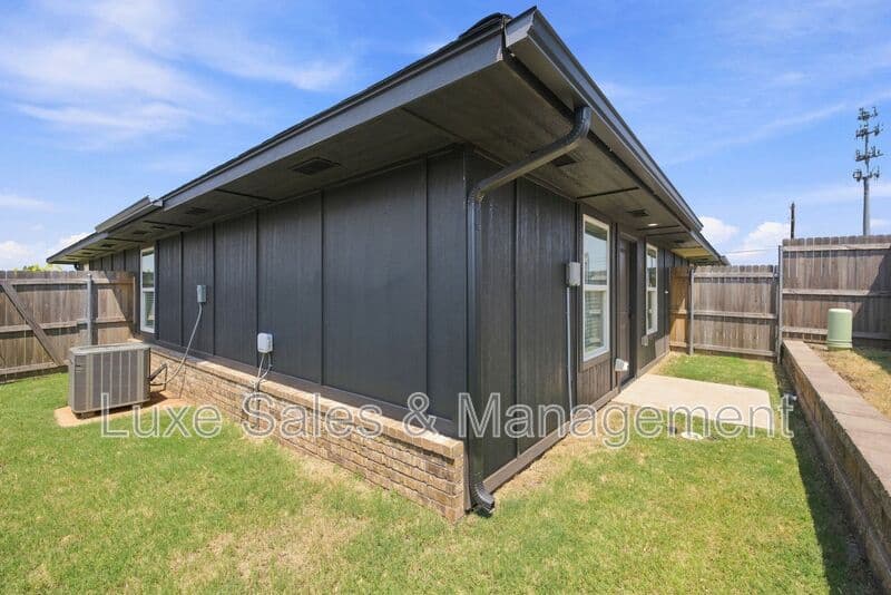 Okahoma City House: 8012 NW 110th Dr.
