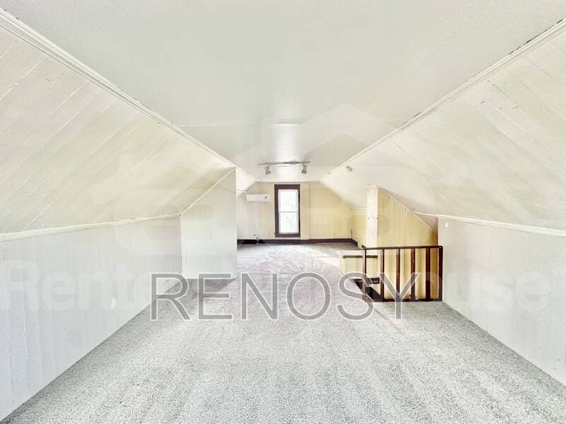 Des Moines House: 3114 School Street