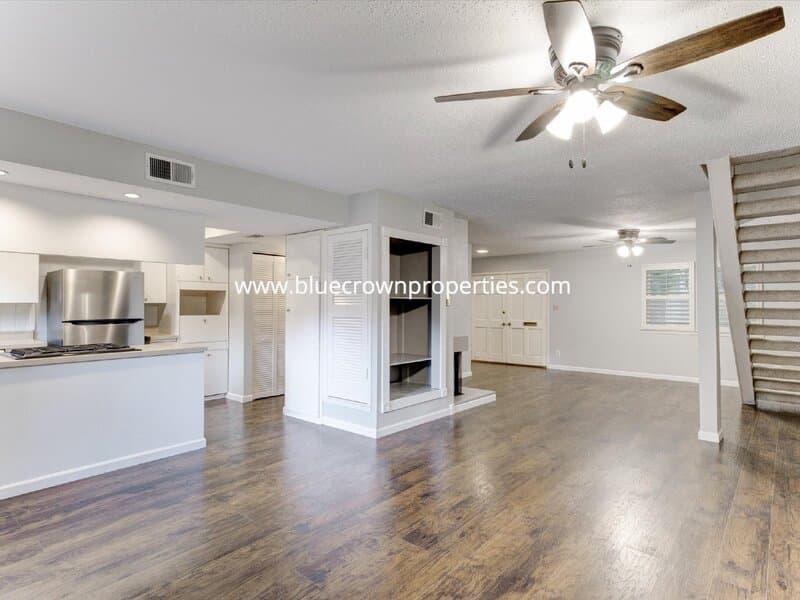 Arlington House: 462 Westview Terrace