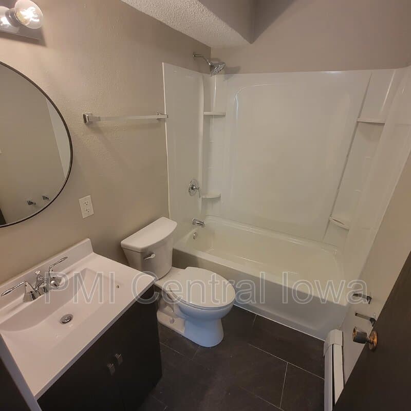 Waukee Condo: 450 Laurel St