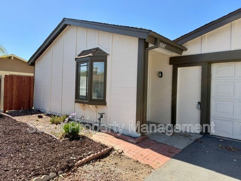 Temecula House: 31107 Camino Verde