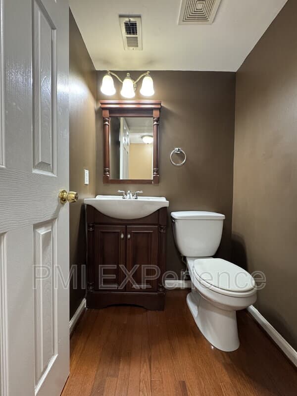 Hillcrest Heights House: 2067 Chadwick Terrace